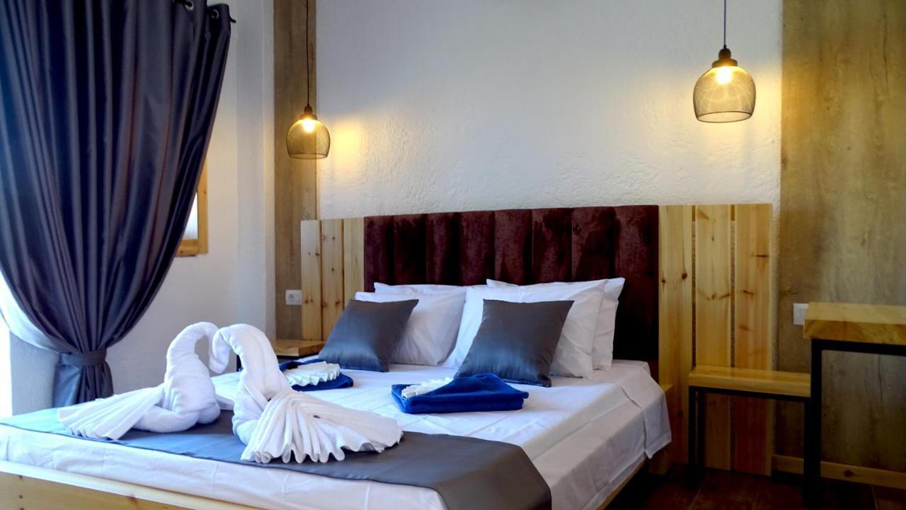 Hotel Limni 4*